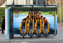 L’image du jour : un parc d’attractions détourne un abribus pour faire sa pub