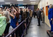 L’image du jour : cette photo de la campagne d’Hillary Clinton résume à elle seule 2016 !