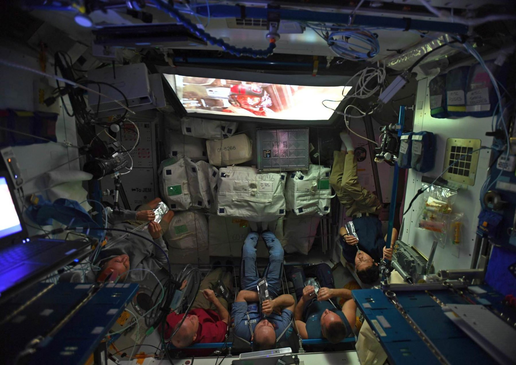 star wars aboard space station | L'image du jour : l'équipage de l'ISS regarde le dernier Star Wars