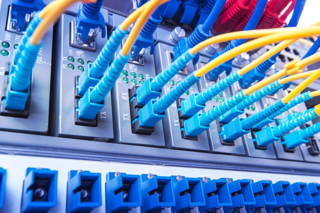 fibre optique serveur | Au fait, comment ça fonctionne Internet ?