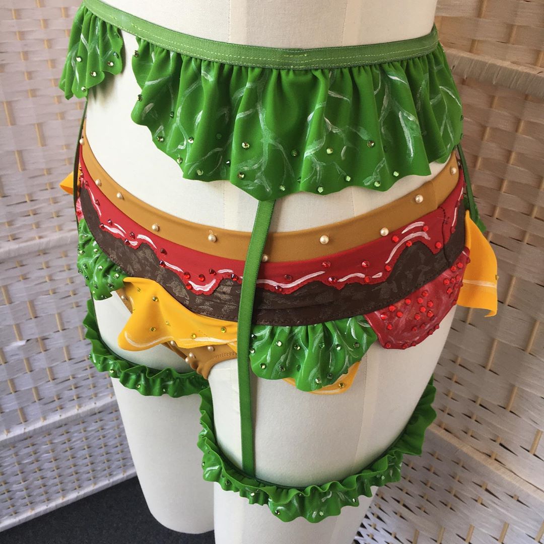 Lingerie Cheeseburger : Quand la Gourmandise Rencontre la Mode
