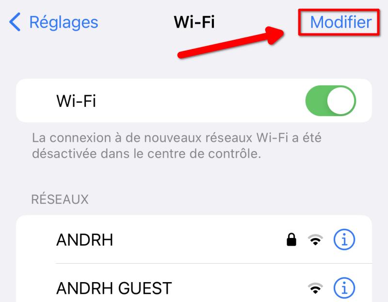 Dans les réglages WiFi, cliquer sur Modifier - Afficher les mots de passe WiFi enregistrés sur un iPhone