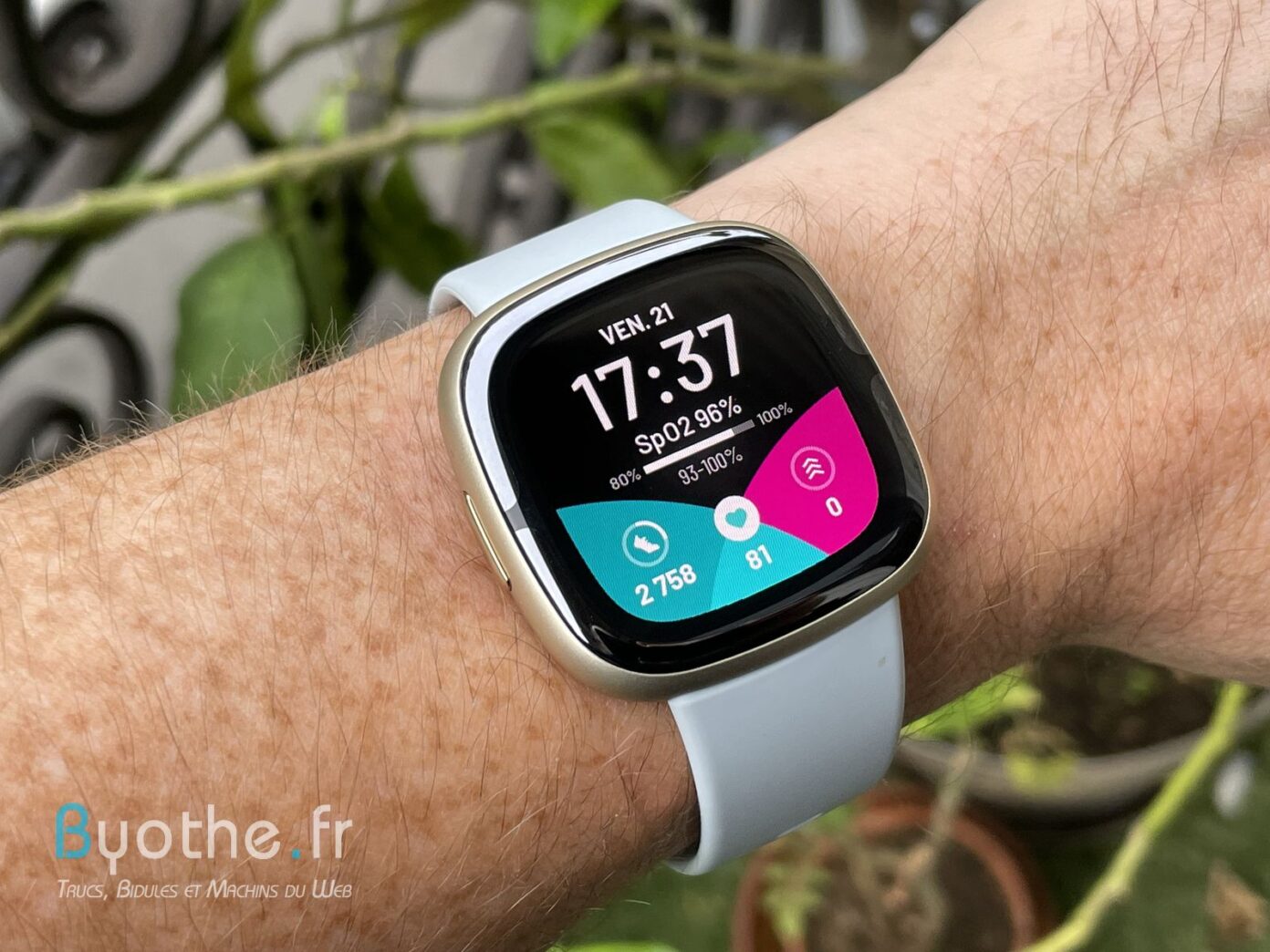 Sense 2 : unboxing et découverte de la montre sport et santé de Fitbit
