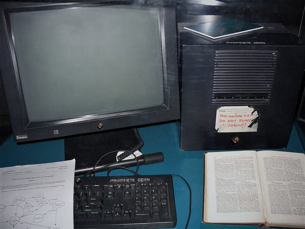 Le premier site web de l'histoire était hebergé sur un ordinateur NeXTcube utilisé par Tim Berners-Lee 