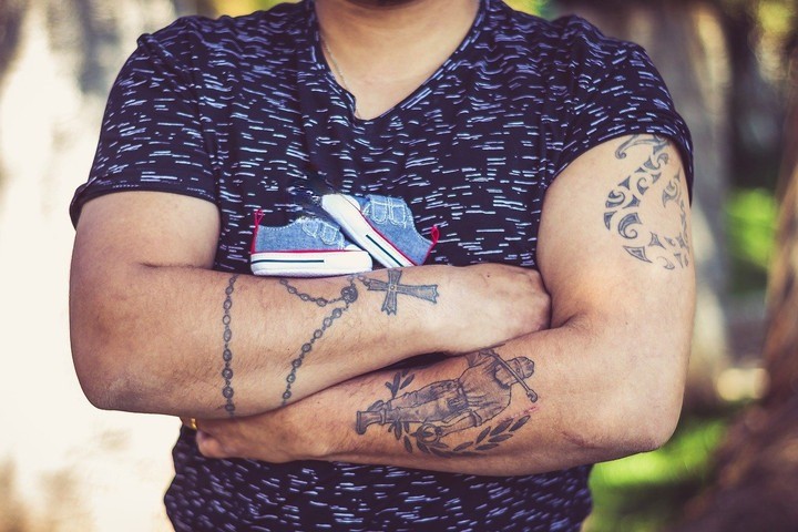hama homme tatouages originale | Hama : Comment effacer les objets indésirables de vos photos