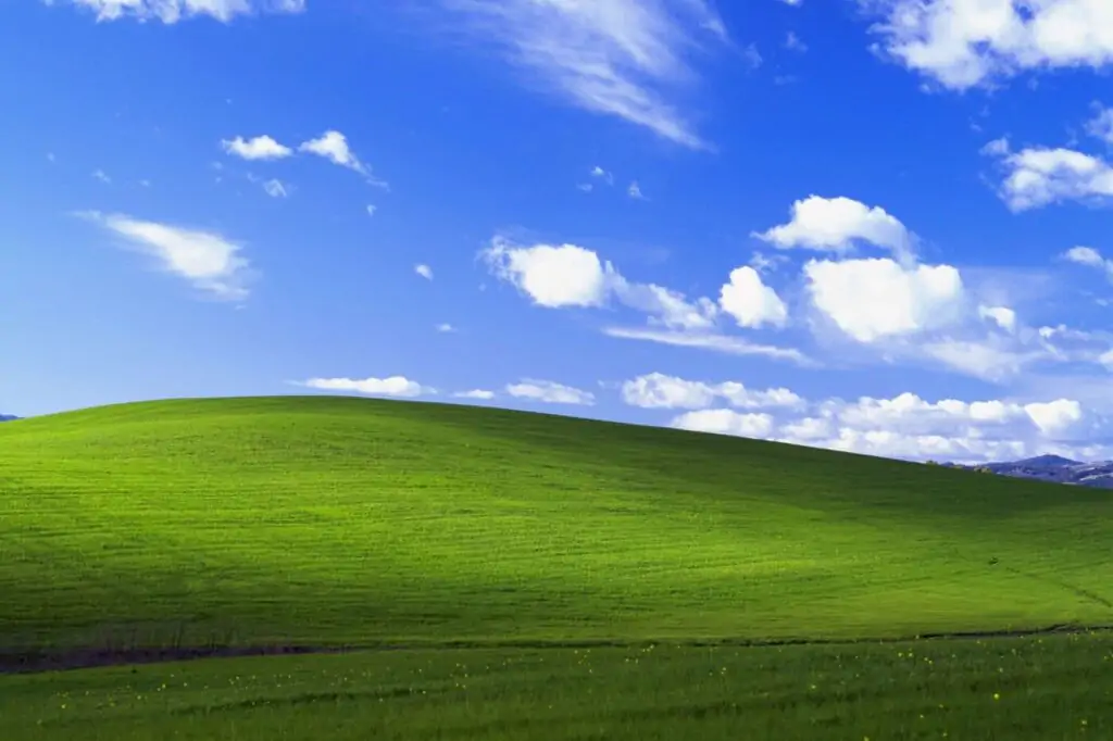 fond ecran windows xp colline | Voici à quoi ressemble la mythique colline de Windows XP, 28 ans plus tard. Le changement est incroyable.