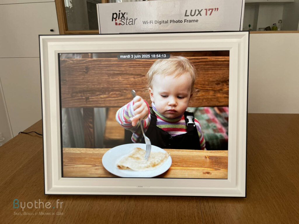 Pix-Star Lux 17" - le cadre photo pour partager vos souvenirs en grand ! 27 cadre pix star lux 17 32 | Pix-Star Lux 17" - le cadre photo pour partager vos souvenirs en grand !