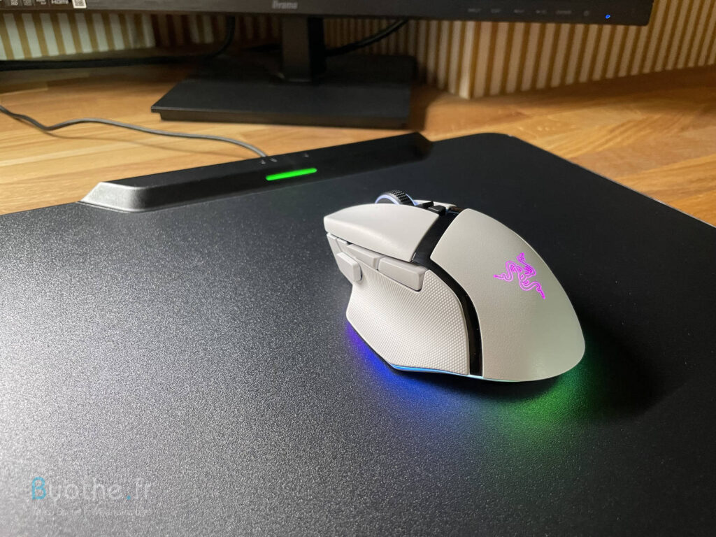 Test : Razer HyperFlux V2 le tapis de souris révolutionnaire + Présentation de la souris Razer Basilisk V3 Pro 16 Tapis de souris Razer HyperFlux V2