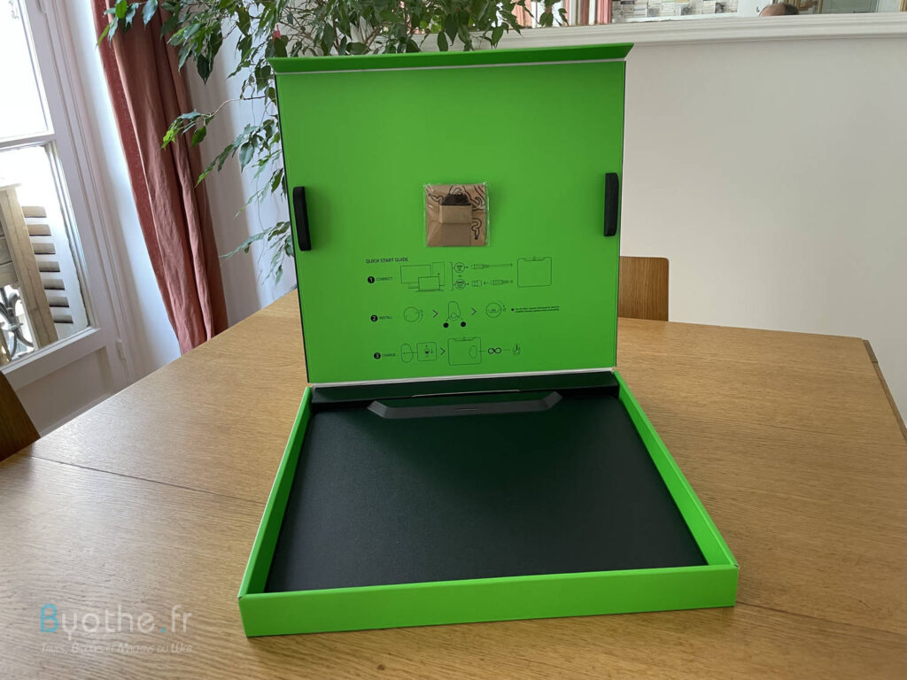 Test : Razer HyperFlux V2 le tapis de souris révolutionnaire + Présentation de la souris Razer Basilisk V3 Pro 2 Tapis de souris Razer HyperFlux V2