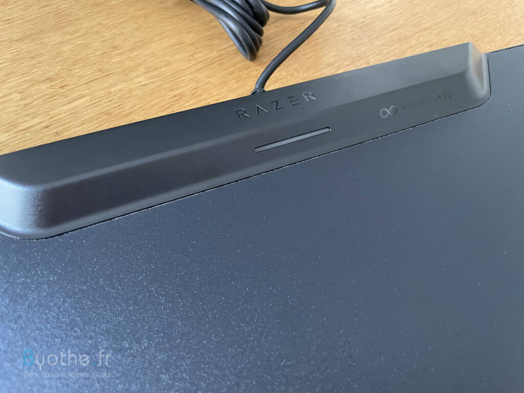 Test : Razer HyperFlux V2 le tapis de souris révolutionnaire + Présentation de la souris Razer Basilisk V3 Pro 9 Tapis de souris Razer HyperFlux V2