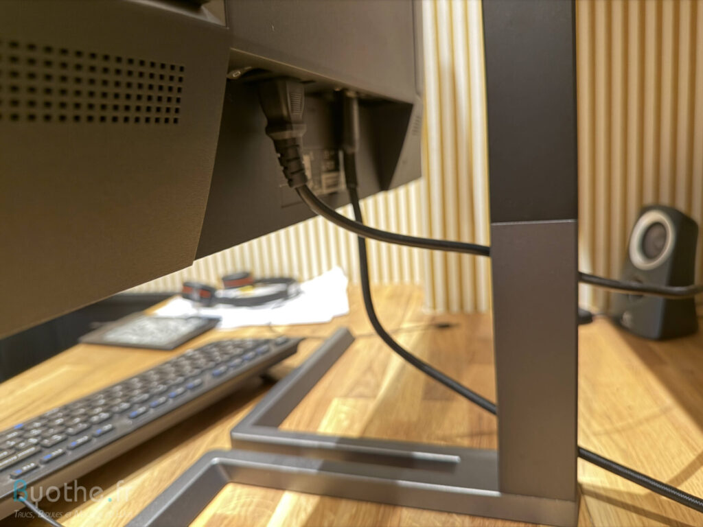 ecran aoc u32u3cv 16 | Test AOC U32U3CV : un écran pour voir (beaucoup) plus grand tout en se simplifiant la vie