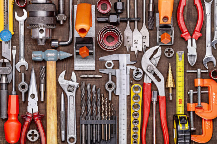 Location d’outils entre voisins : l’économie collaborative libère nos garages