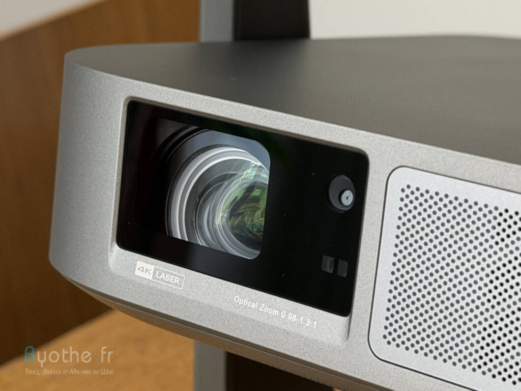 Test du XGIMI Elfin Flip 4K : un projecteur 4K portable qui n’a rien à envier aux modèles de salon 8 Vidéoprojecteur XGIMI Elfin Flip 4K