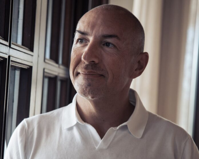Saro_Spadaro Saro Spadaro: comment l'intelligence artificielle redéfinit l'avenir de l'hôtellerie sans remplacer l'humain