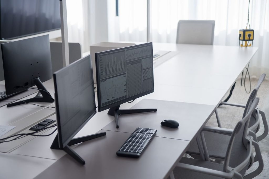 PC IA, montres connectées et écrans interactifs, les équipements qui redéfinissent le travail en 2026