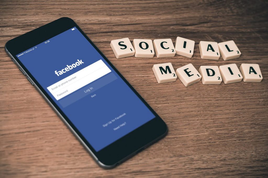 social media manager outils 2 | Les outils du social media manager en 2027 : la boîte à outils complète (gratuits et payants)